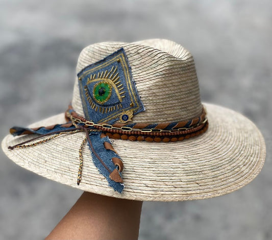 Straw hat with denim patch